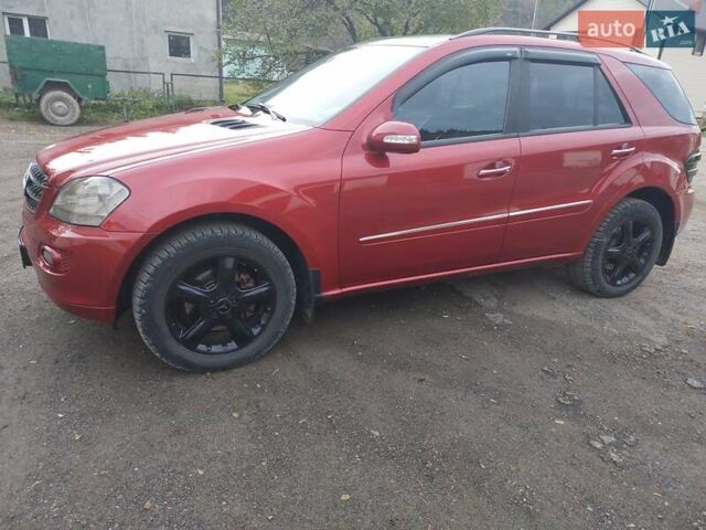 Мерседес М-Класс 2006 в Путиле на Automoto.ua Красный Мерседес М-Класс, объемом двигателя 2.99 л и пробегом 337 тыс. км за 12233 $, фото 1 на Automoto.ua