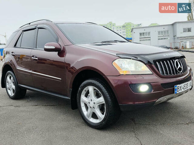 Красный Мерседес М-Класс, объемом двигателя 3.5 л и пробегом 266 тыс. км за 11499 $, фото 1 на Automoto.ua