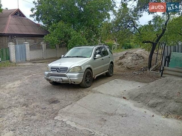 Серый Мерседес М-Класс, объемом двигателя 3.2 л и пробегом 320 тыс. км за 5200 $, фото 1 на Automoto.ua