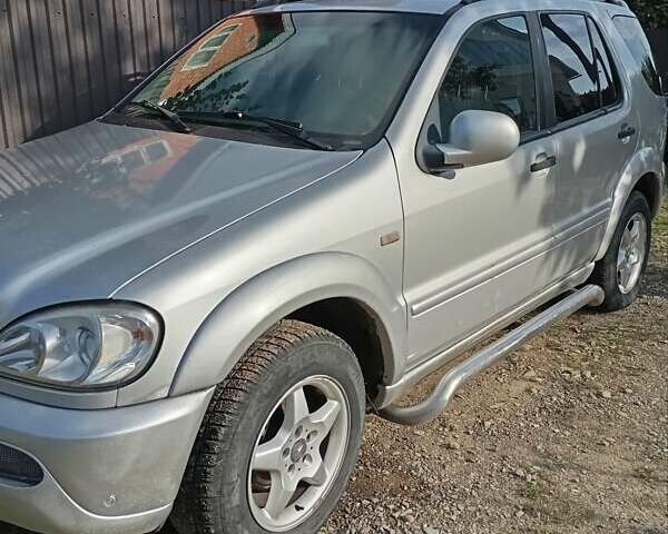 Серый Мерседес М-Класс, объемом двигателя 2.7 л и пробегом 325 тыс. км за 6700 $, фото 1 на Automoto.ua