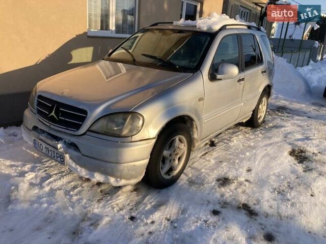 Сірий Мерседес М-Клас, об'ємом двигуна 2.69 л та пробігом 400 тис. км за 4200 $, фото 1 на Automoto.ua