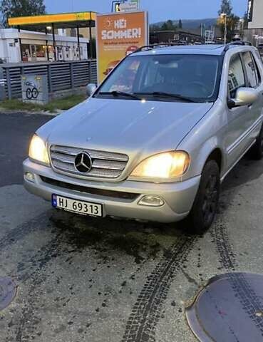 Серый Мерседес М-Класс, объемом двигателя 2.7 л и пробегом 330 тыс. км за 5400 $, фото 1 на Automoto.ua