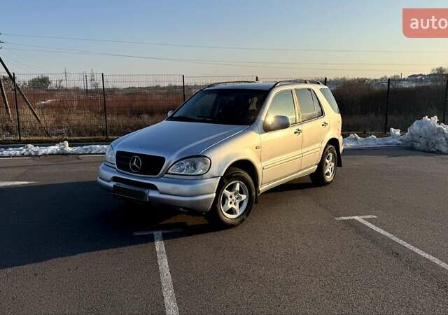 Серый Мерседес М-Класс, объемом двигателя 2.7 л и пробегом 314 тыс. км за 6000 $, фото 1 на Automoto.ua