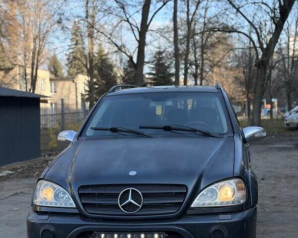 Сірий Мерседес М-Клас, об'ємом двигуна 2.69 л та пробігом 255 тис. км за 8000 $, фото 1 на Automoto.ua