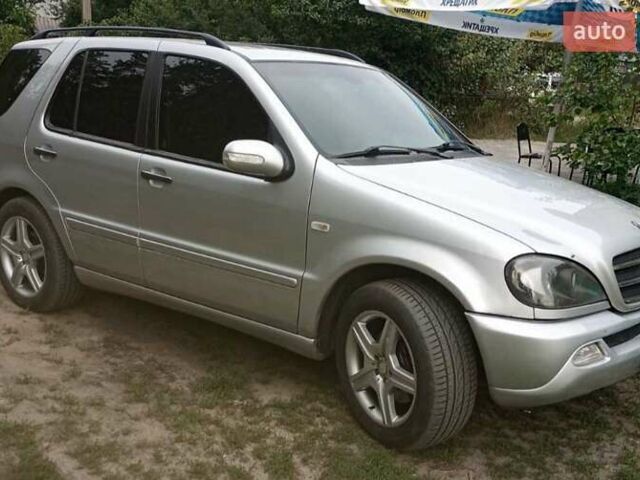 Серый Мерседес М-Класс, объемом двигателя 5 л и пробегом 400 тыс. км за 6800 $, фото 1 на Automoto.ua