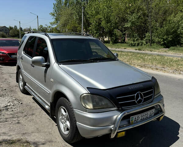 Серый Мерседес М-Класс, объемом двигателя 3.2 л и пробегом 270 тыс. км за 6700 $, фото 1 на Automoto.ua
