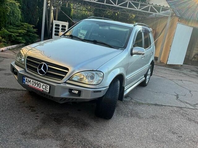 Сірий Мерседес М-Клас, об'ємом двигуна 5 л та пробігом 283 тис. км за 5700 $, фото 1 на Automoto.ua