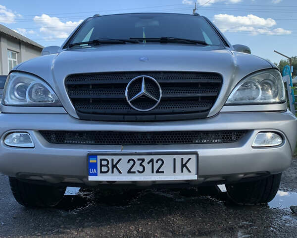 Сірий Мерседес М-Клас, об'ємом двигуна 2.7 л та пробігом 371 тис. км за 6300 $, фото 1 на Automoto.ua