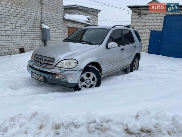 Серый Мерседес М-Класс, объемом двигателя 2.69 л и пробегом 340 тыс. км за 7000 $, фото 1 на Automoto.ua