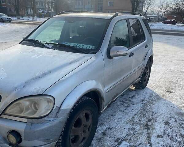 Серый Мерседес М-Класс, объемом двигателя 3.72 л и пробегом 310 тыс. км за 3200 $, фото 1 на Automoto.ua