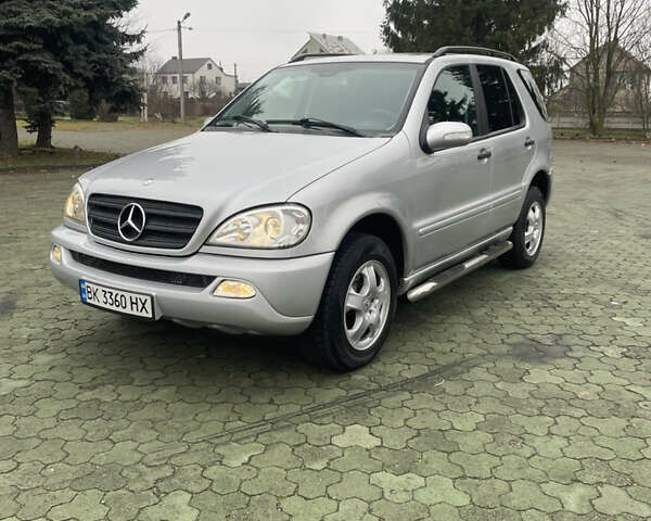 Серый Мерседес М-Класс, объемом двигателя 2.69 л и пробегом 390 тыс. км за 8350 $, фото 1 на Automoto.ua