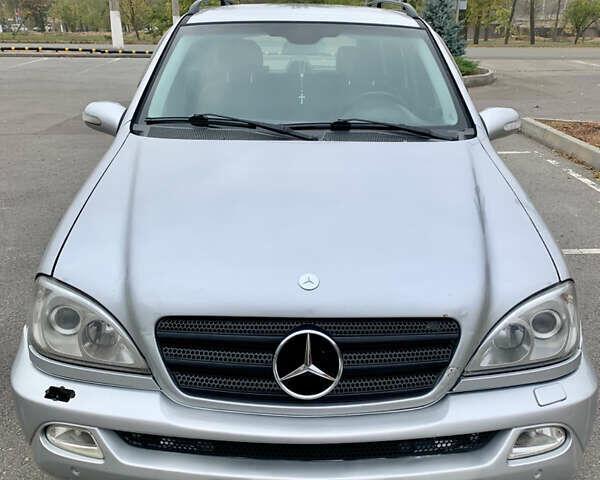 Серый Мерседес М-Класс, объемом двигателя 3.72 л и пробегом 299 тыс. км за 7000 $, фото 1 на Automoto.ua