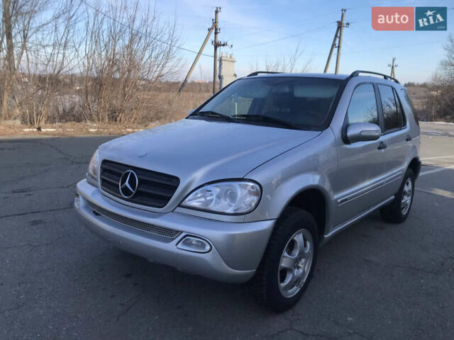 Серый Мерседес М-Класс, объемом двигателя 2.7 л и пробегом 327 тыс. км за 4499 $, фото 1 на Automoto.ua