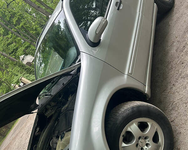 Сірий Мерседес М-Клас, об'ємом двигуна 2.7 л та пробігом 275 тис. км за 3900 $, фото 1 на Automoto.ua