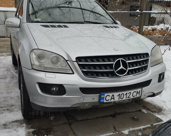 Серый Мерседес М-Класс, объемом двигателя 3.5 л и пробегом 263 тыс. км за 10100 $, фото 1 на Automoto.ua