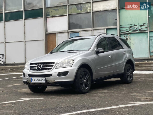 Сірий Мерседес М-Клас, об'ємом двигуна 3 л та пробігом 350 тис. км за 8500 $, фото 1 на Automoto.ua