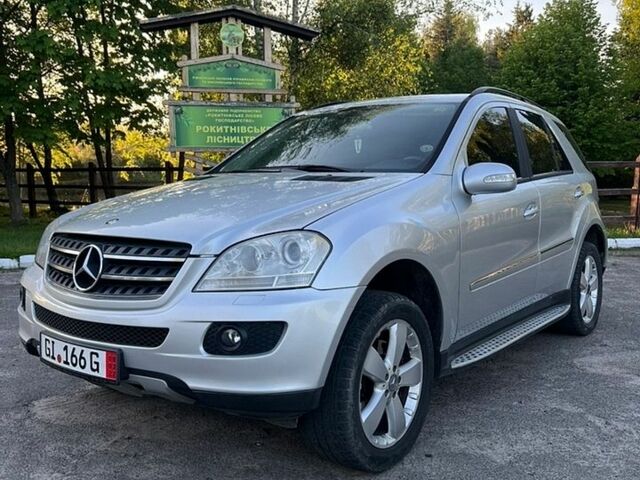 Сірий Мерседес М-Клас, об'ємом двигуна 3 л та пробігом 350 тис. км за 5999 $, фото 1 на Automoto.ua