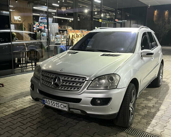 Сірий Мерседес М-Клас, об'ємом двигуна 3 л та пробігом 315 тис. км за 10700 $, фото 1 на Automoto.ua