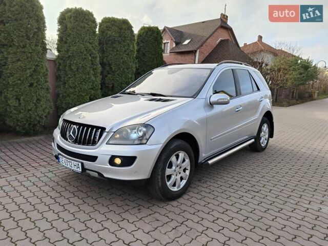 Серый Мерседес М-Класс, объемом двигателя 3 л и пробегом 265 тыс. км за 12300 $, фото 1 на Automoto.ua