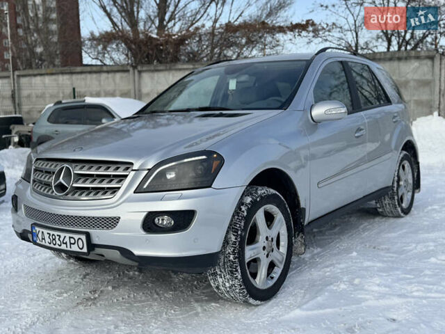 Сірий Мерседес М-Клас, об'ємом двигуна 4.97 л та пробігом 300 тис. км за 7990 $, фото 1 на Automoto.ua