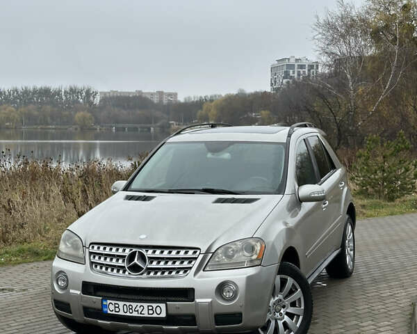 Серый Мерседес М-Класс, объемом двигателя 3.5 л и пробегом 305 тыс. км за 7190 $, фото 1 на Automoto.ua