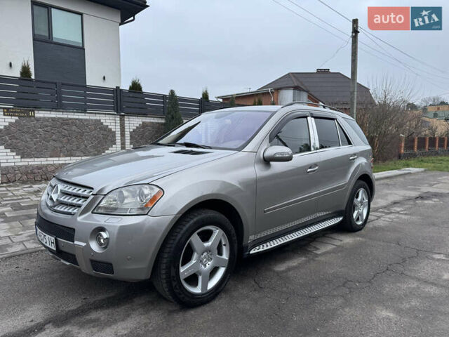 Серый Мерседес М-Класс, объемом двигателя 3.5 л и пробегом 250 тыс. км за 10700 $, фото 1 на Automoto.ua