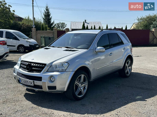 Сірий Мерседес М-Клас, об'ємом двигуна 2.99 л та пробігом 320 тис. км за 13000 $, фото 1 на Automoto.ua