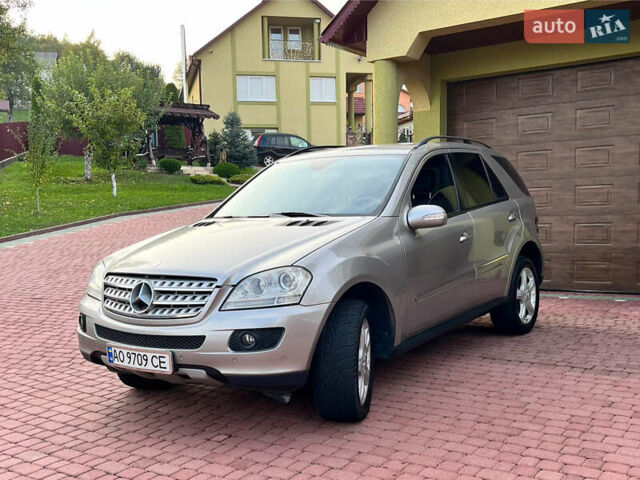 Сірий Мерседес М-Клас, об'ємом двигуна 3 л та пробігом 235 тис. км за 10900 $, фото 1 на Automoto.ua