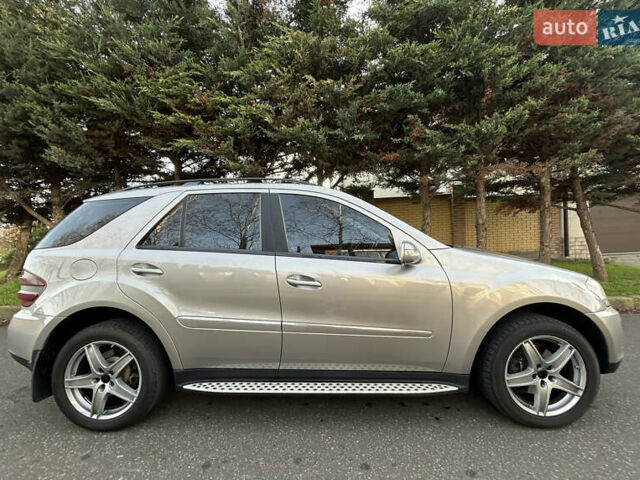 Серый Мерседес М-Класс, объемом двигателя 3.5 л и пробегом 169 тыс. км за 11900 $, фото 1 на Automoto.ua