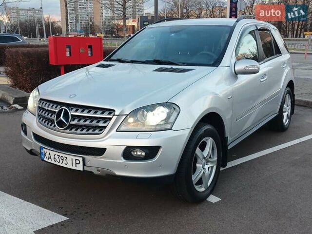 Серый Мерседес М-Класс, объемом двигателя 3 л и пробегом 406 тыс. км за 10500 $, фото 1 на Automoto.ua