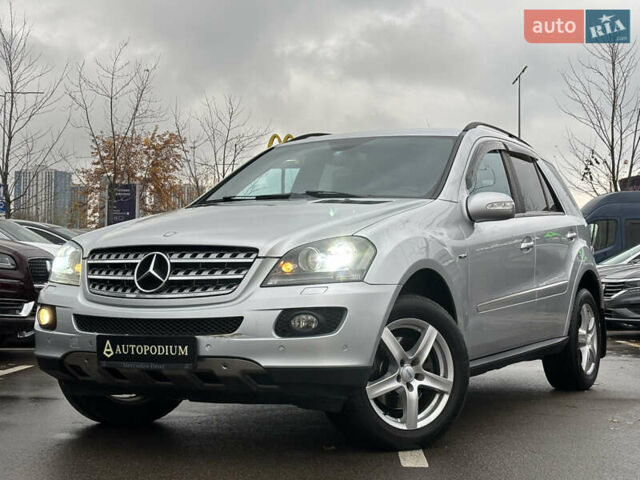 Серый Мерседес М-Класс, объемом двигателя 3 л и пробегом 406 тыс. км за 11000 $, фото 1 на Automoto.ua