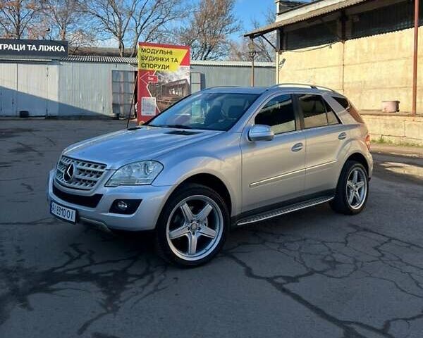 Серый Мерседес М-Класс, объемом двигателя 2.99 л и пробегом 254 тыс. км за 14499 $, фото 1 на Automoto.ua