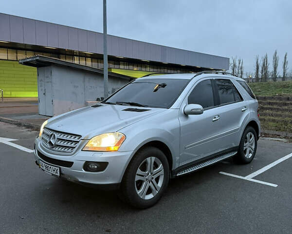 Серый Мерседес М-Класс, объемом двигателя 3.5 л и пробегом 234 тыс. км за 11700 $, фото 1 на Automoto.ua