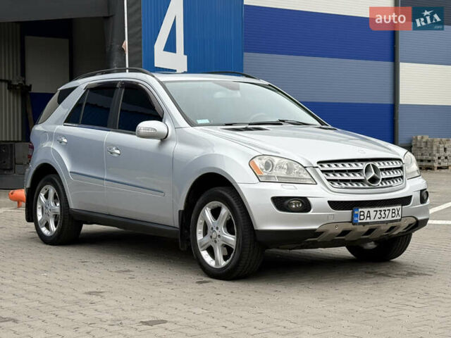 Сірий Мерседес М-Клас, об'ємом двигуна 3.5 л та пробігом 223 тис. км за 8999 $, фото 1 на Automoto.ua