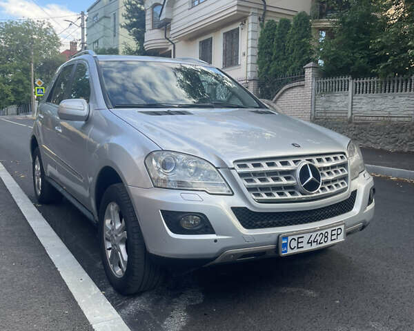 Серый Мерседес М-Класс, объемом двигателя 2.99 л и пробегом 270 тыс. км за 12500 $, фото 1 на Automoto.ua