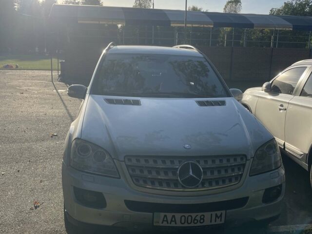 Сірий Мерседес М-Клас, об'ємом двигуна 3.5 л та пробігом 376 тис. км за 9000 $, фото 1 на Automoto.ua