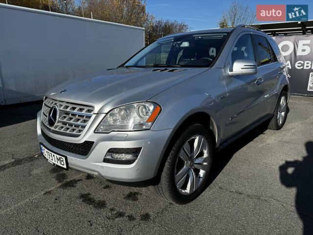 Серый Мерседес М-Класс, объемом двигателя 3 л и пробегом 245 тыс. км за 11900 $, фото 1 на Automoto.ua