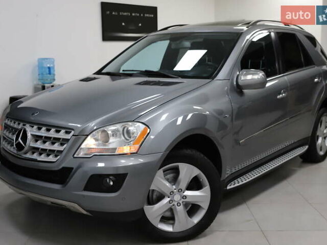 Серый Мерседес М-Класс, объемом двигателя 3 л и пробегом 239 тыс. км за 16999 $, фото 1 на Automoto.ua