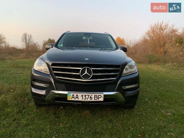 Серый Мерседес М-Класс, объемом двигателя 2.99 л и пробегом 209 тыс. км за 20700 $, фото 1 на Automoto.ua