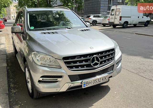 Сірий Мерседес М-Клас, об'ємом двигуна 2.99 л та пробігом 176 тис. км за 20500 $, фото 1 на Automoto.ua