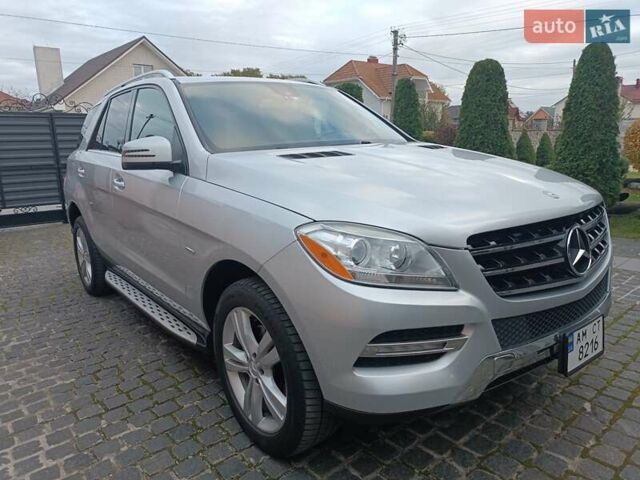 Серый Мерседес М-Класс, объемом двигателя 2.99 л и пробегом 240 тыс. км за 21900 $, фото 1 на Automoto.ua