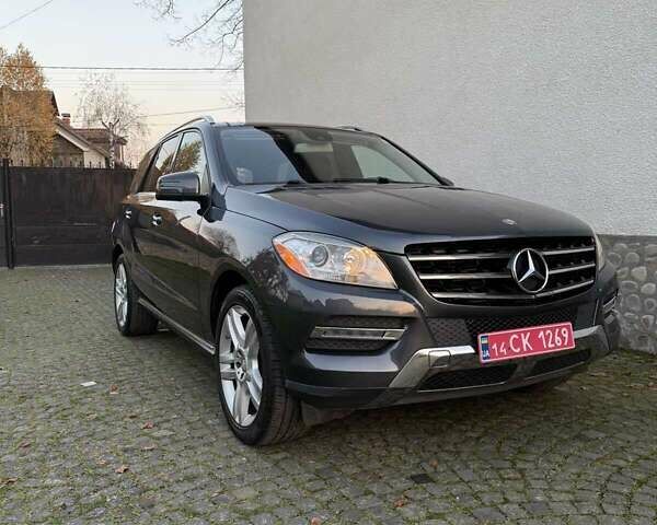 Серый Мерседес М-Класс, объемом двигателя 2.99 л и пробегом 224 тыс. км за 25000 $, фото 1 на Automoto.ua