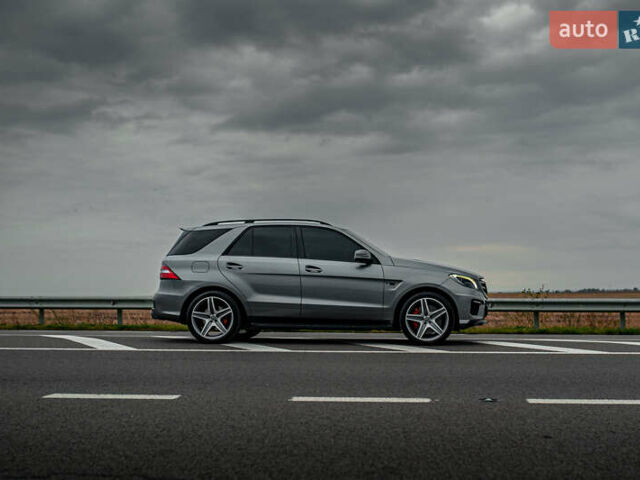 Сірий Мерседес М-Клас, об'ємом двигуна 5.46 л та пробігом 203 тис. км за 55000 $, фото 1 на Automoto.ua