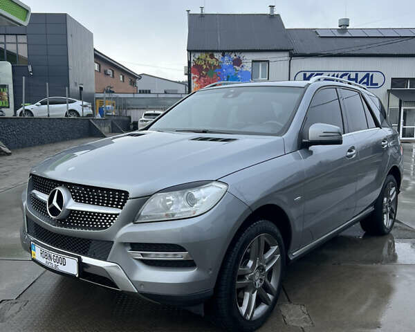 Серый Мерседес М-Класс, объемом двигателя 2.99 л и пробегом 335 тыс. км за 18900 $, фото 1 на Automoto.ua