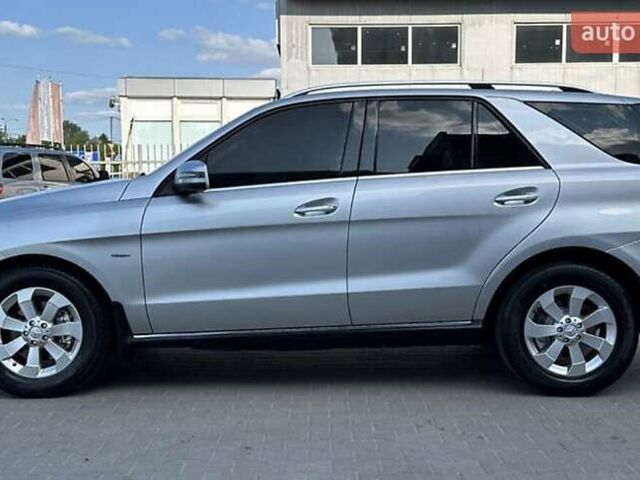 Серый Мерседес М-Класс, объемом двигателя 2.1 л и пробегом 318 тыс. км за 19700 $, фото 1 на Automoto.ua