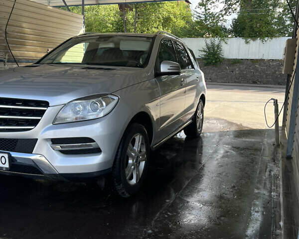 Сірий Мерседес М-Клас, об'ємом двигуна 2.99 л та пробігом 270 тис. км за 20500 $, фото 1 на Automoto.ua