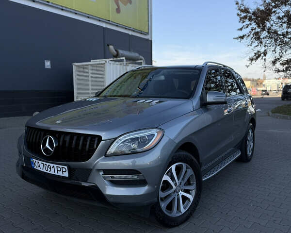 Серый Мерседес М-Класс, объемом двигателя 3.5 л и пробегом 236 тыс. км за 16300 $, фото 1 на Automoto.ua