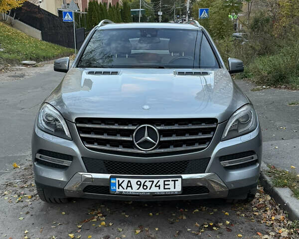 Сірий Мерседес М-Клас, об'ємом двигуна 3.5 л та пробігом 266 тис. км за 24500 $, фото 1 на Automoto.ua