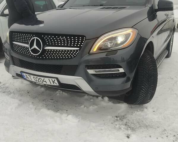 Сірий Мерседес М-Клас, об'ємом двигуна 3 л та пробігом 328 тис. км за 22400 $, фото 1 на Automoto.ua