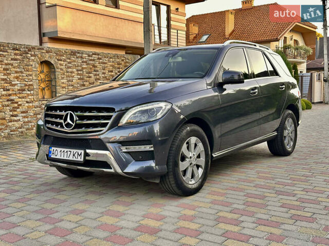 Сірий Мерседес М-Клас, об'ємом двигуна 3 л та пробігом 255 тис. км за 23500 $, фото 1 на Automoto.ua
